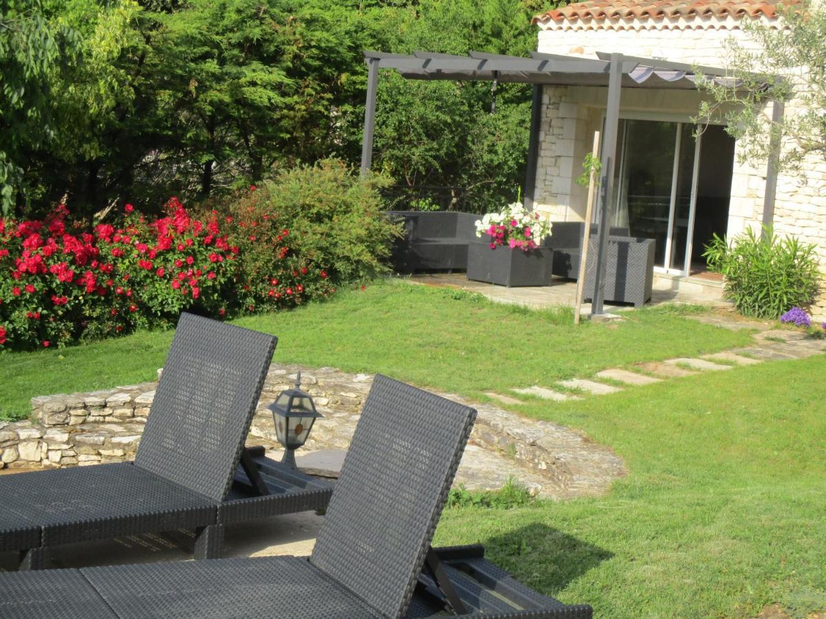 Gite Du Jardin Des Espuys Venasque Exterior foto